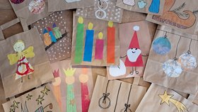 Bunt beklebte Weihnachtstüten