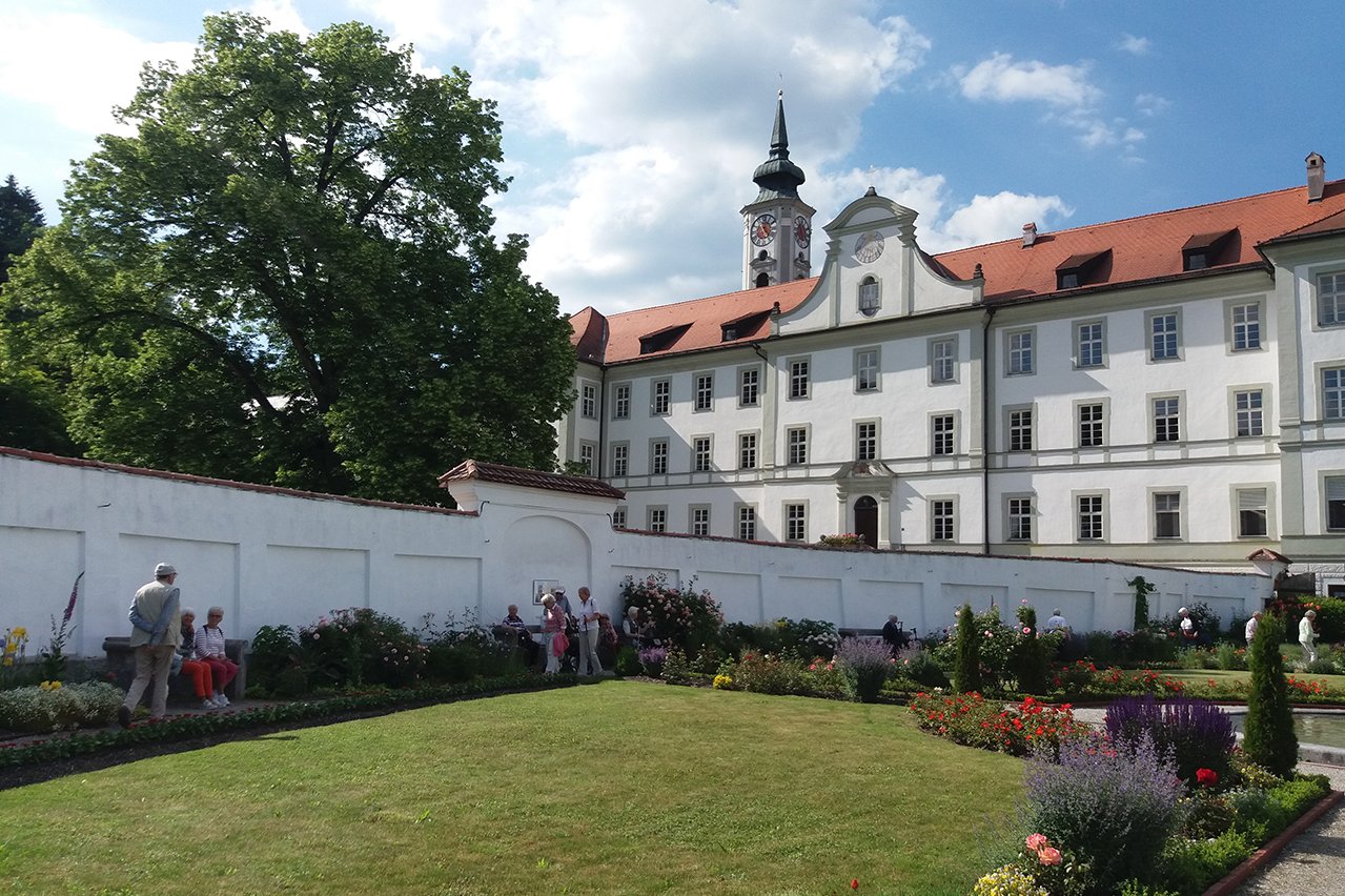 Der Klostergarten von Schäftlarn ist ein idyllisches Kleinod vor den Toren Münchens.
