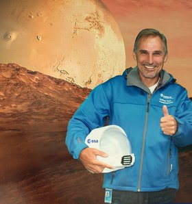 Satelliten aus der Europäischen Raumfahrt und Gunther Lautenschläger in ESA-Uniform