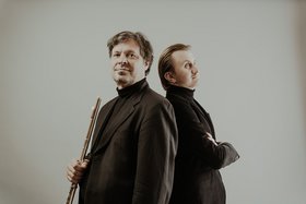 Musiker Rücken an Rücken