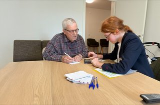 Die Handyhelden der Augustinum Freiwilligendienste
