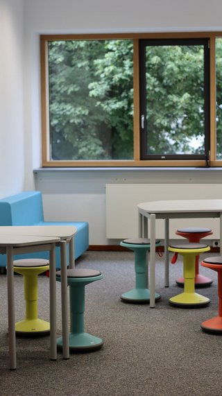 Farbenfroher Lernraum sorgt für Kooperation