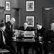 Herwarth Böhmer & Band sitzen an einem Tisch in einer italienischen Bar