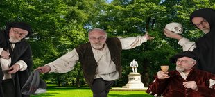 Mann in verschiedenen Kostümen