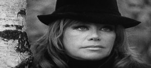 Die Chansonsängerin Hildegard Knef mit schwarzem Hut