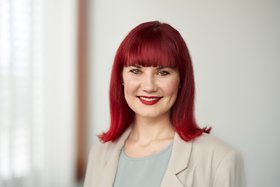 Porträtfoto Sarah Straub