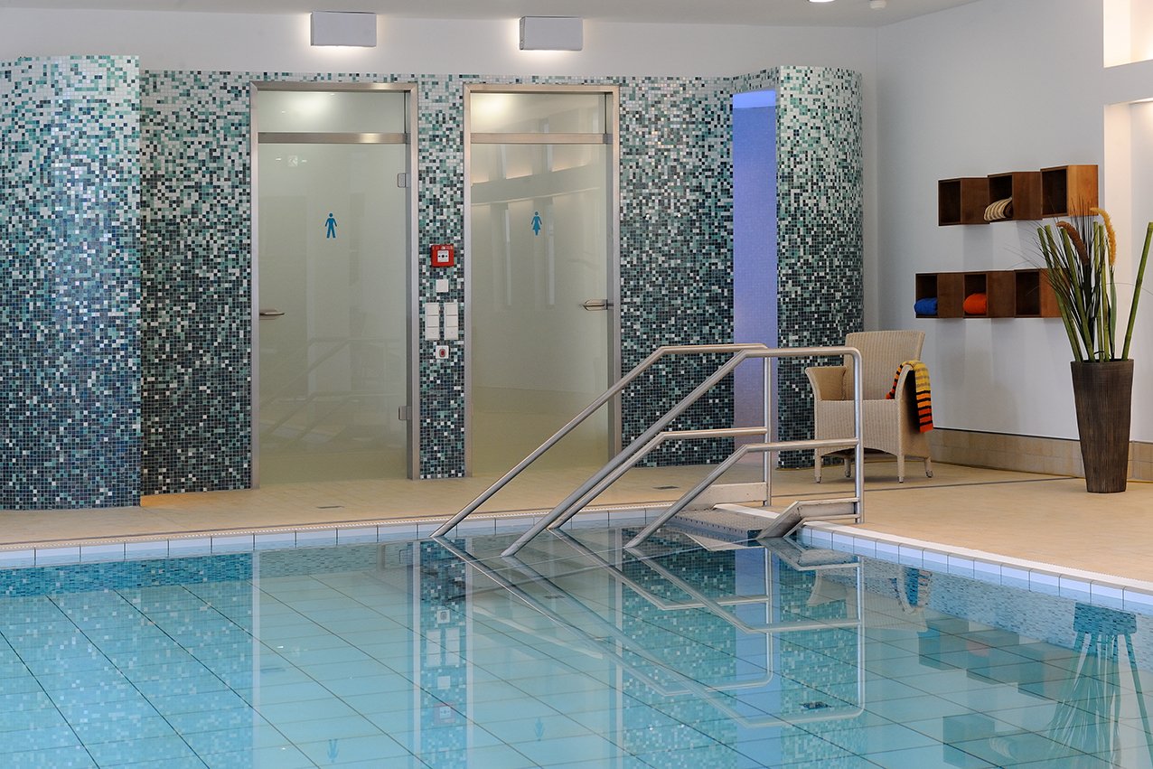 Im Wellnessbereich finden Sie neben dem Schwimmbad auch eine Finnische Sauna, eine Bio-Sauna, einen Fitnessraum und eine Praxis für Physiotherapie.