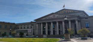 großes Gebäude