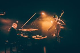 Musikerduo: Wolfgang Torkler (Klavier) und René Bornstein (Kontrabass)