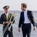 Filmfoto: Zwei Männer am Strand