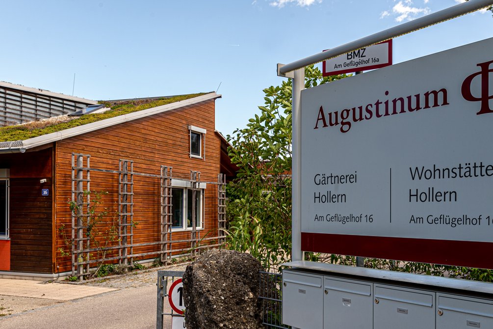 Seit mehr als 40 Jahren betreibt die Augustinum Gruppe die Gärtnerei Hollern zur Rehabilitation und Integration von Menschen mit geistiger Behinderung.