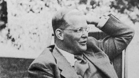 Dietrich Bonhoeffer Dietrich Bonhoeffer