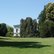 Jenischpark mit Bäumen und Ausschnitt des Hauses