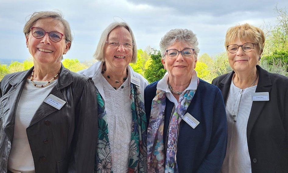 Vier Damen des Sprecherrates der Augustinum Seniorenresidenzen