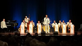Musiker des Pasadena Roof Orchestra auf der Bühne des Augustinum Heidelberg