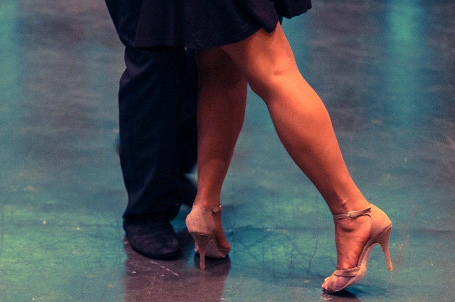 Beine eines tanzenden Paares