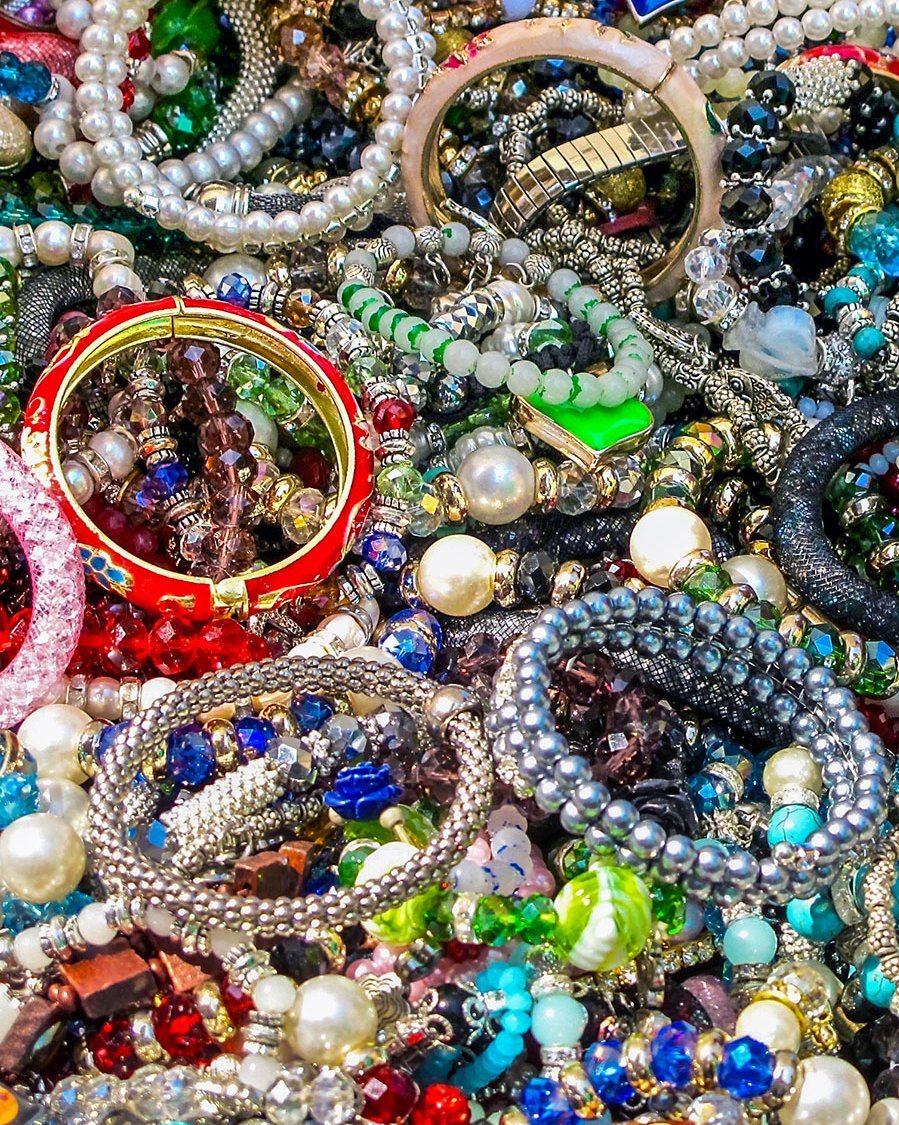 haufenweise billiger Modeschmuck