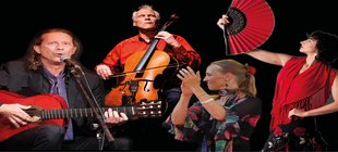 Musiker und Tänzerinnen