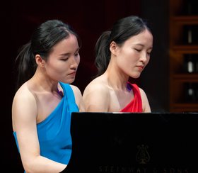 Klavierzauber für vier Hände