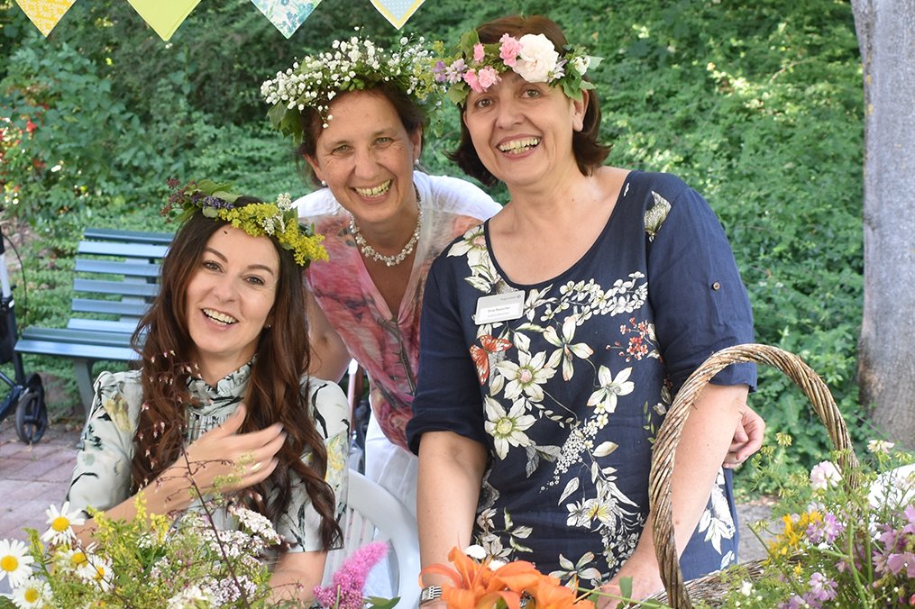 Mitarbeiterinnen des Augustinum Schweinfurt beim Mittsommer