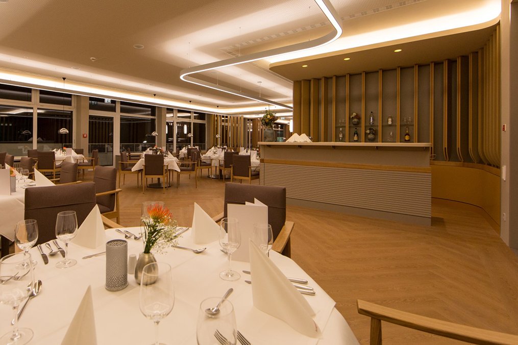 Das 2019 komplett renovierte Restaurant erwartet Sie mit seiner hellen und freundlichen Atmosphäre.