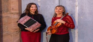 Farbfoto der beiden Musikerinnen